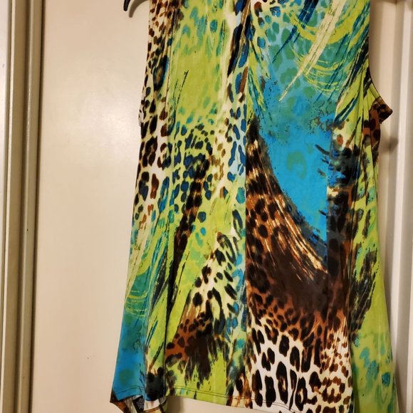 Beautiful Asymmetrical Blouse - Picture 2 of 6